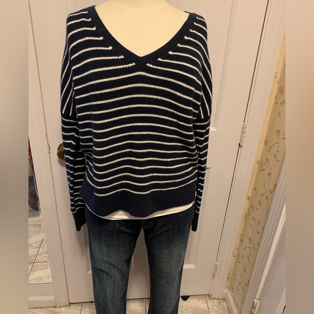 Abercrombie striped v-neck sweater-navy stripe-XS